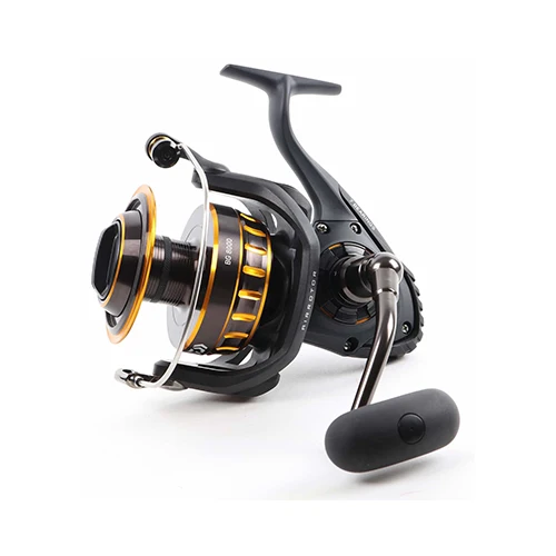 Classic Daiwa BG4000 spinning reel in black and gold